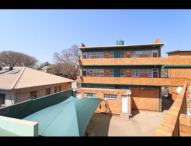 834M² BUSINESS FOR SALE IN MELVILLE